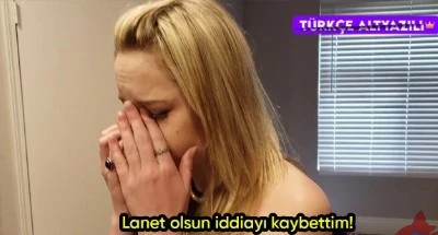 Babasıyla kavga eden yeni üvey annesini teselli ediyor