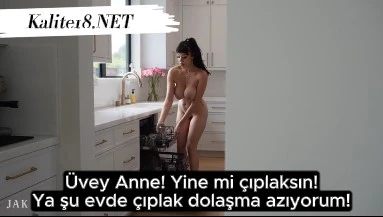 Evde çıplak dolaşan üvey annem