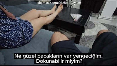 Yengemin süt gibi beyaz bacakları beni azdırdı