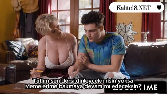 Üvey annemin büyük memeleri dikkatimi dağıttı!