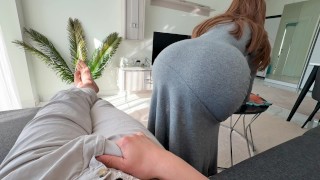 Temizlik yapan koca götlü kadın temizliğe ara verip erkeğini boşalttı
